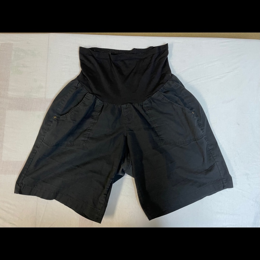 Motherhood maternity black shorts 2x